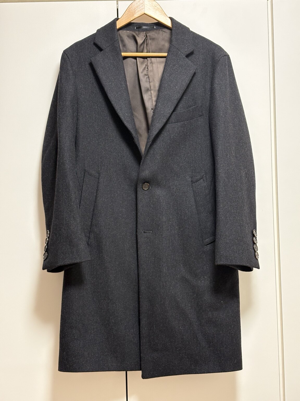約5年使用したSuit Yaのチャコールグレーのチェスターコート